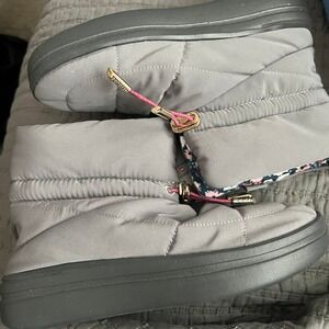 Hey Dude girls' size 2 Margot Eco sneaker Boots. NWT